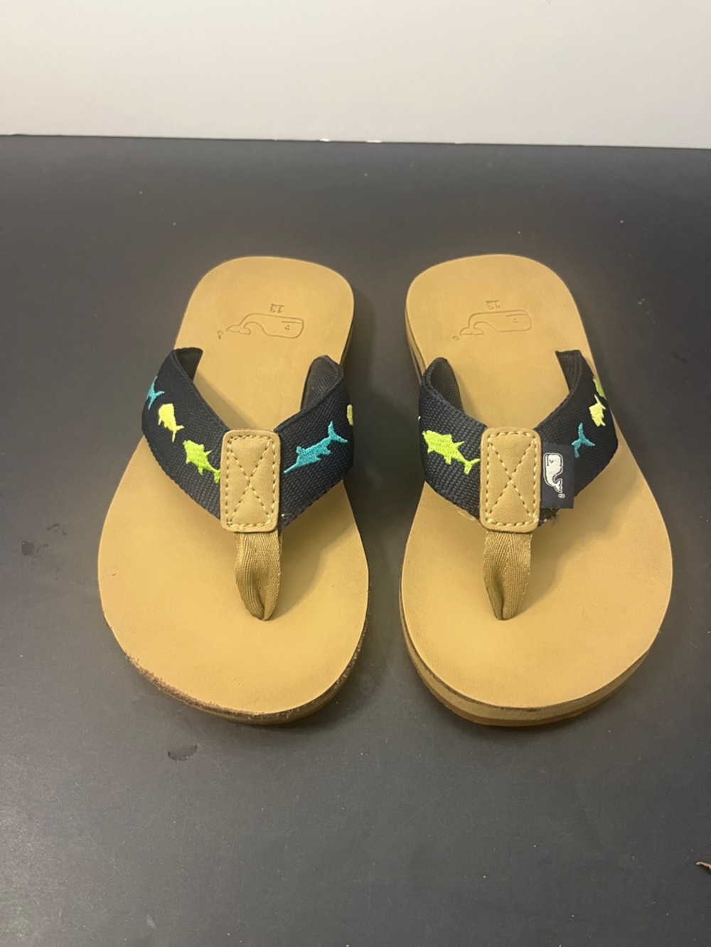 Vineyard Vines Little Boys Flip Flops Sandals Size 13 Tan & Navy Fish